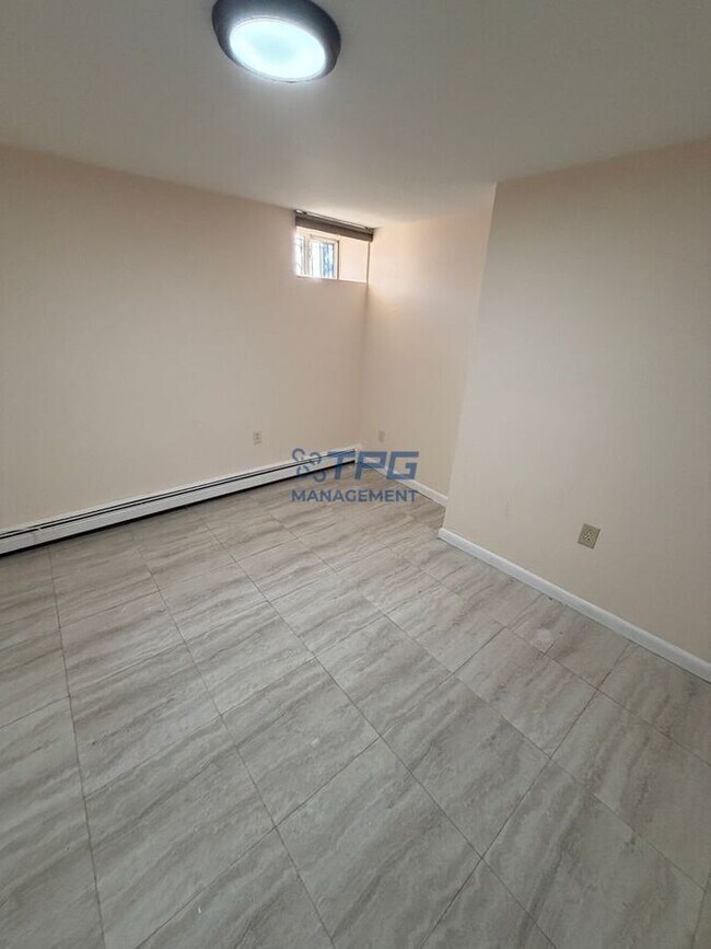 Building Photo - 565-567 North 4th Street-Basement