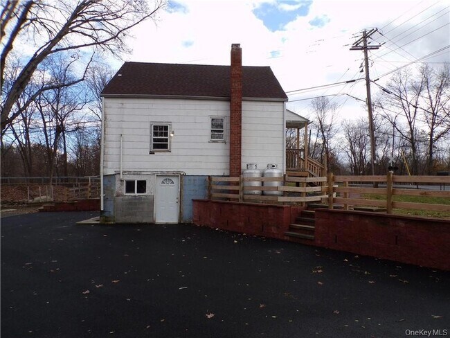 Building Photo - 2 Mertes Ln