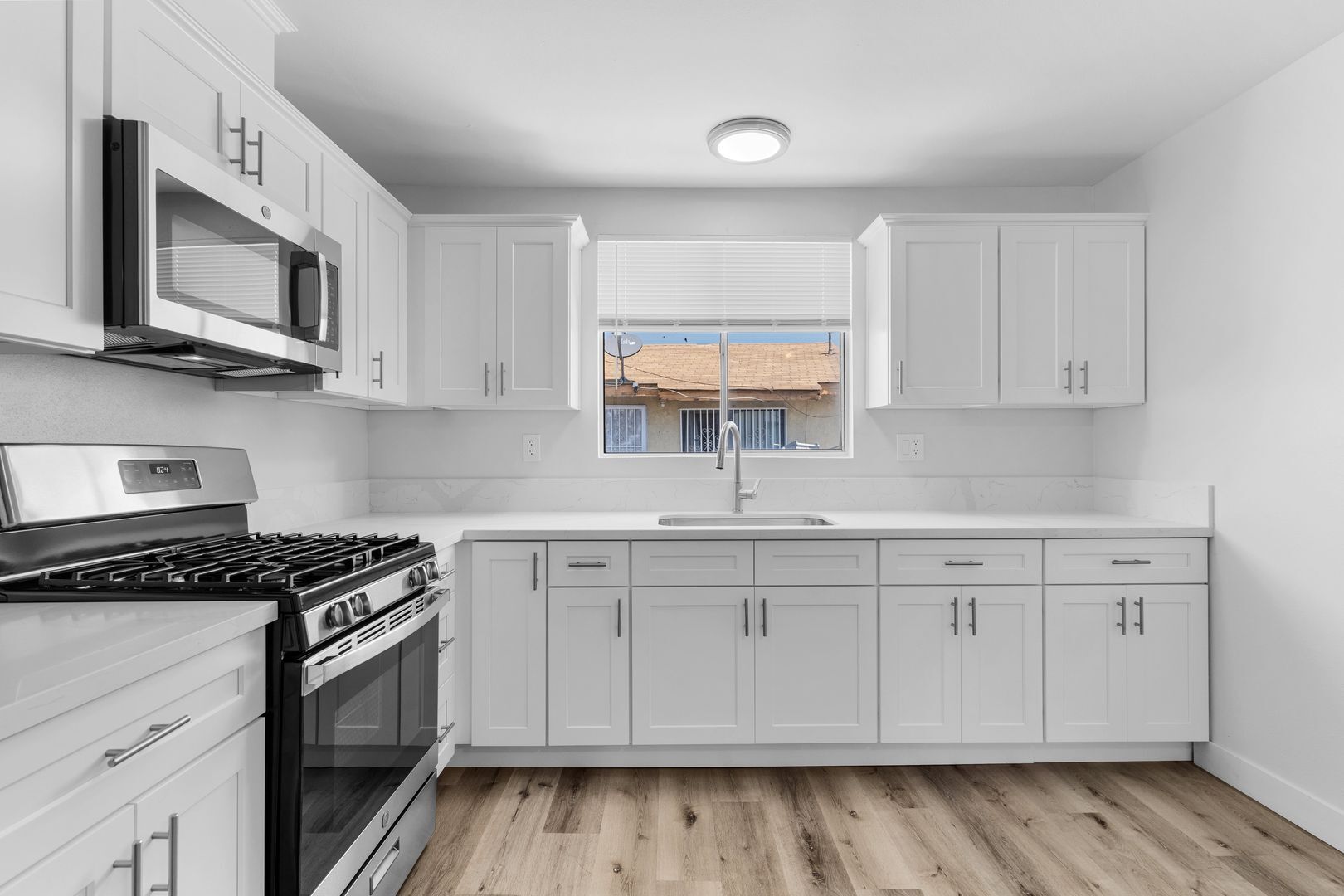 Building Photo - 1050 Gaviota Ave