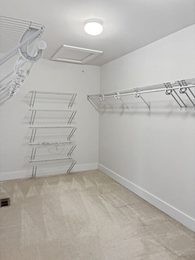 Building Photo - Modern 3 bed, 2.5 bath Townhouse in Henrico!