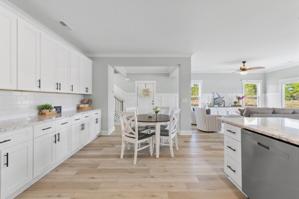 Building Photo - 305 Lineback Pl