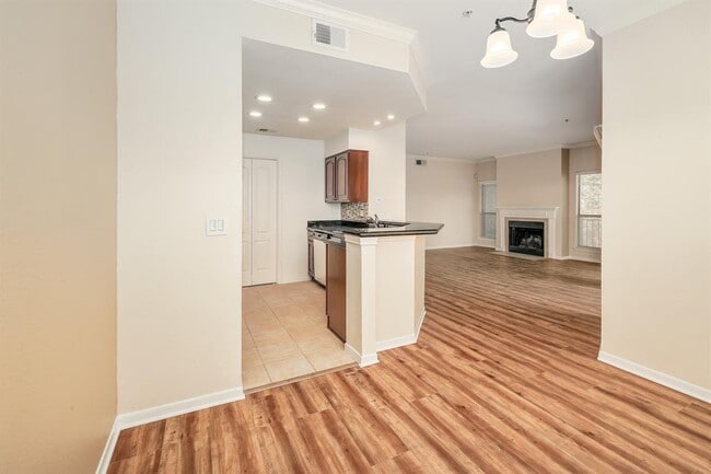 Building Photo - 6000 Shepherd Mountain Cove