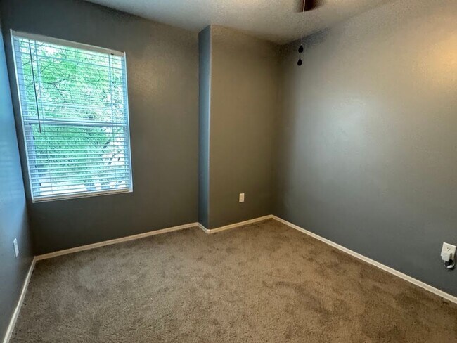 Building Photo - Stylish 3-Bed Home with Loft & Low-Maintenance Backyard in Phoenix