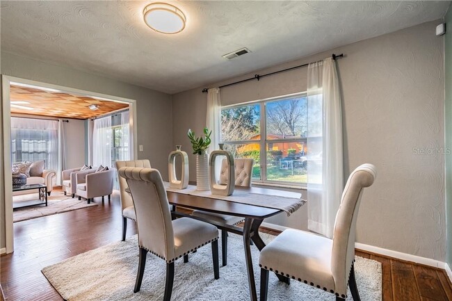 Building Photo - 5418 Riverhills Dr