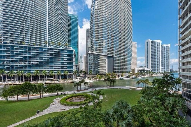Building Photo - 475 Brickell Ave