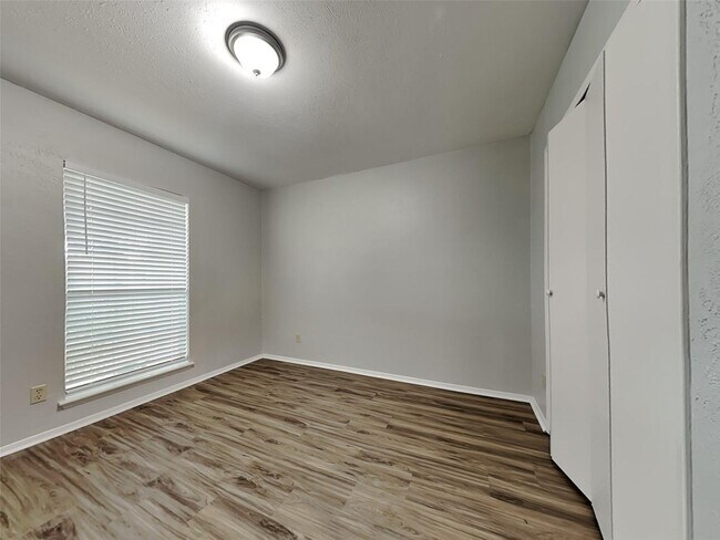 Building Photo - 3 BR/2BA | Renovated Single Family Home | Gated backyard
