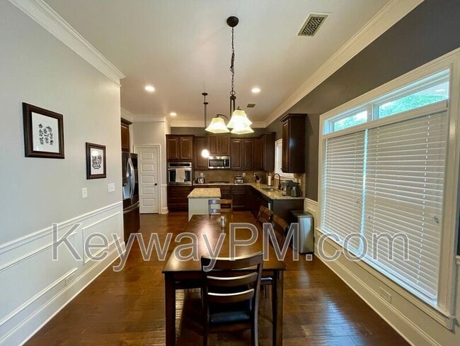 Building Photo - 1031 Dietrich Ln