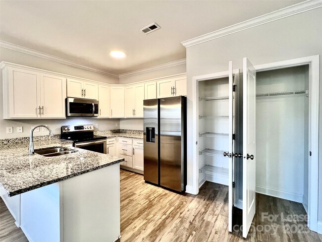 Building Photo - 2036 Summey Ave