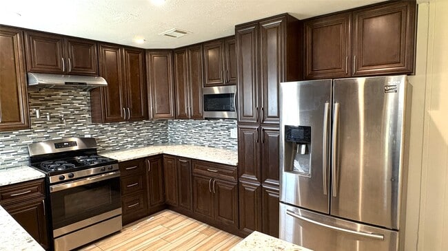 Building Photo - 13631 Greenway Dr