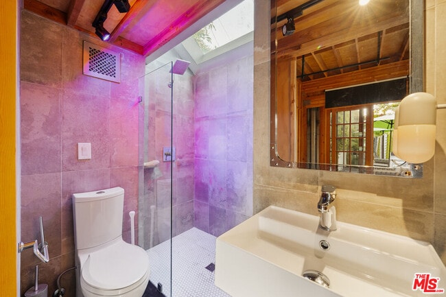 Building Photo - 826 N Kilkea Dr