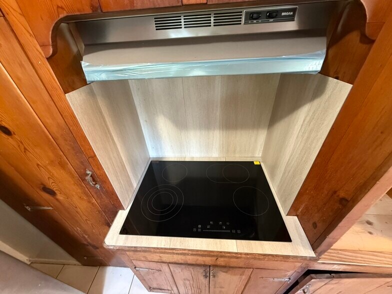 Building Photo - 69 E Seminole Ave