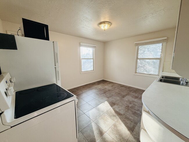 Building Photo - 709 Darling St