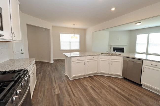 Building Photo - Spacious 3BR Home with Community Pool!