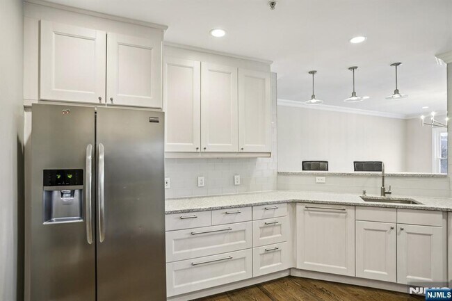 Building Photo - 343 The Promenade