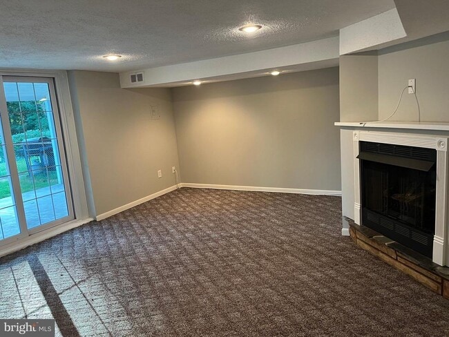 Building Photo - 4417 Crossland Rd