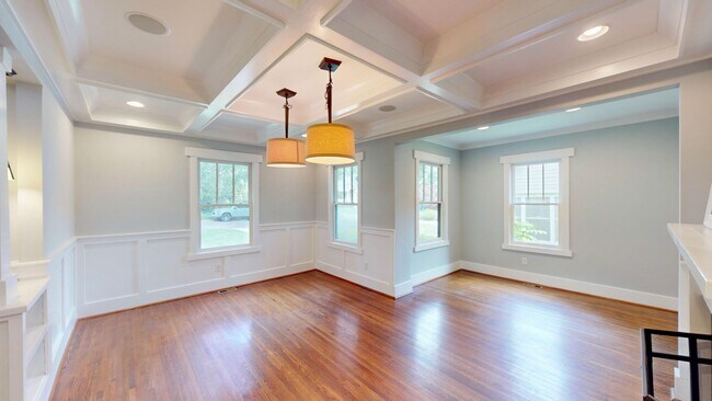 Building Photo - 2320 Chesterfield Ave