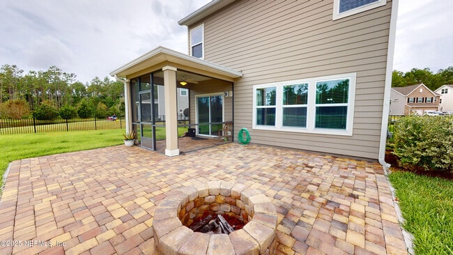 Building Photo - 201 Silver Creek Pl