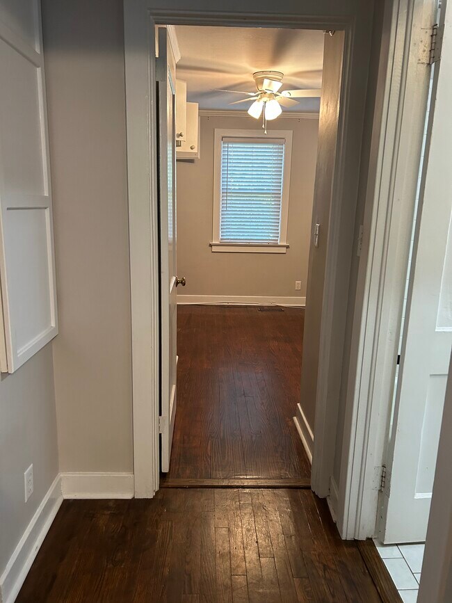 Building Photo - 661 Adluh St