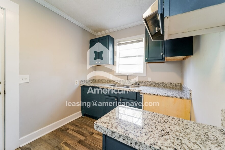 Building Photo - 522 Woodbury Rd