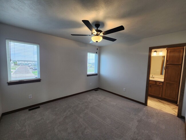 Building Photo - Brand new Townhome for rent!