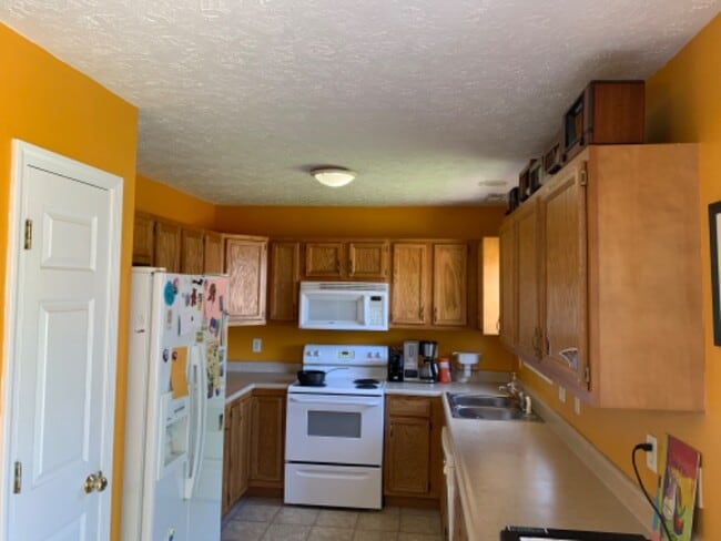 Building Photo - 1410 Shining Armor Ln