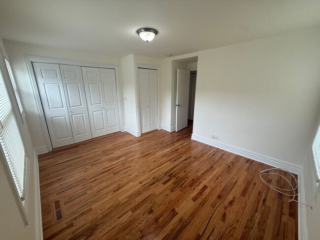 Building Photo - 542 Cherry Ln