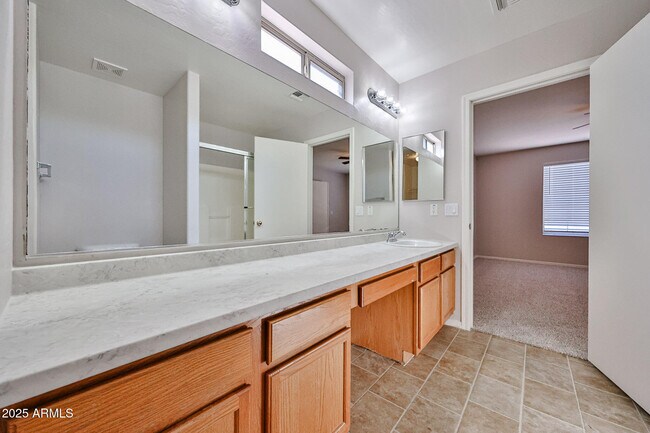 Building Photo - 8605 W Jocelyn Terrace