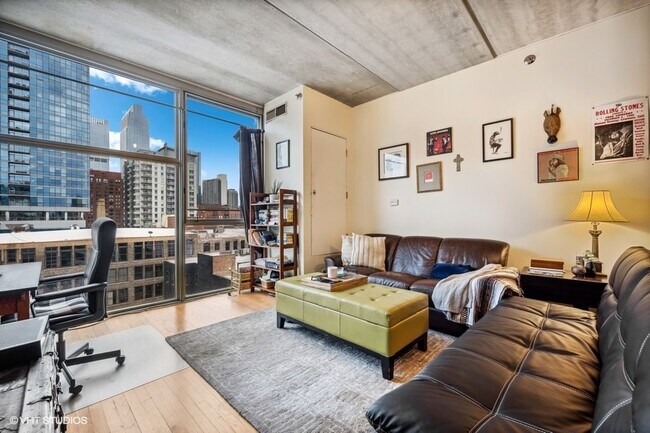 Building Photo - 630 N Franklin St