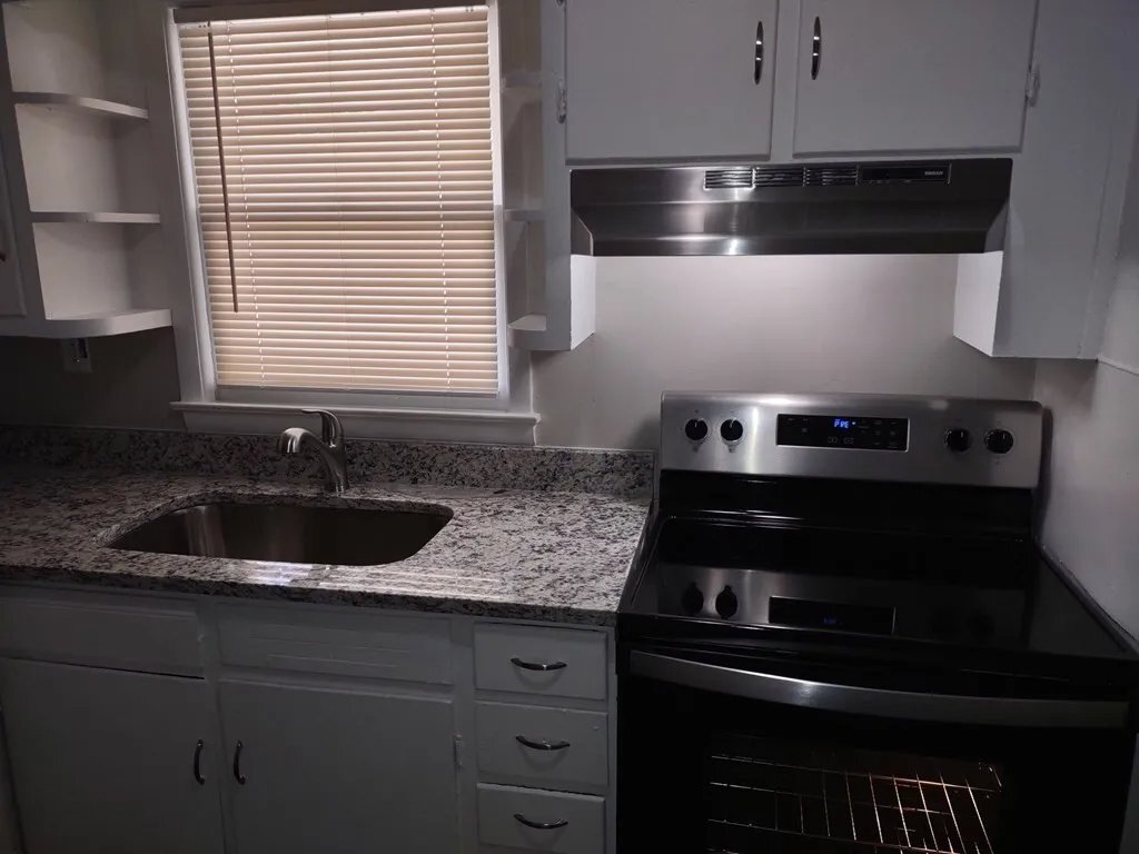 Building Photo - 1630 Edgechester Ave