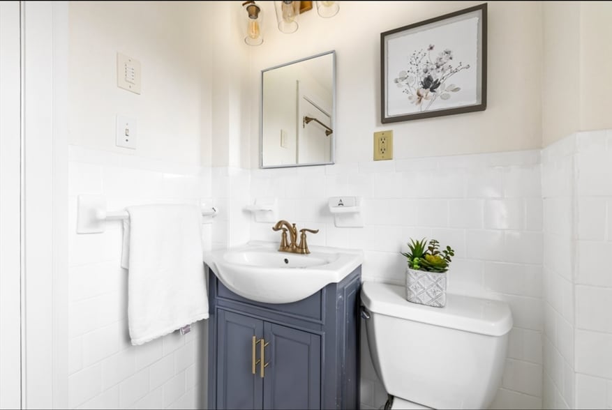 Building Photo - 64 Rowe St