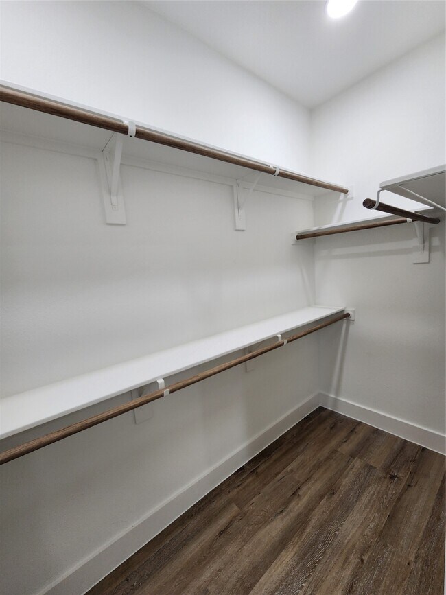 Building Photo - 650 Everett St