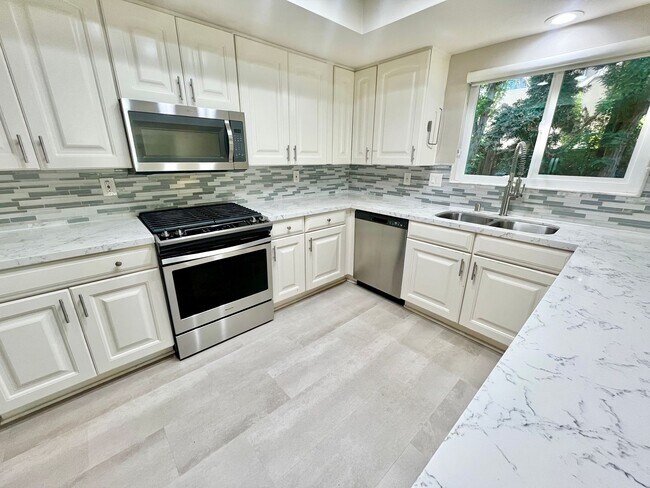 Building Photo - 17190 Tam O Shanter Dr