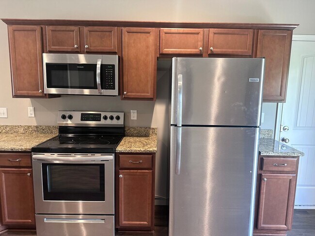 Building Photo - 2 Bed | 2 Bath | 1 Car Garage; Single Level Attached Villa in Blue Springs