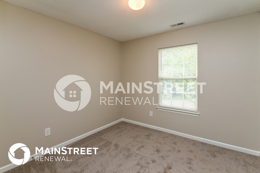 Building Photo - 395 Amhurst St SW