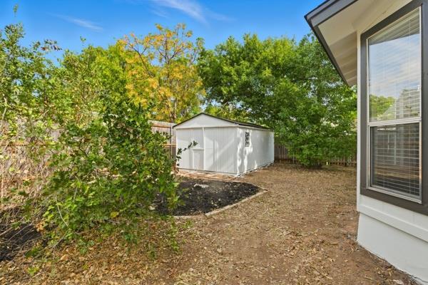 Building Photo - 300 Twin Oak Trail