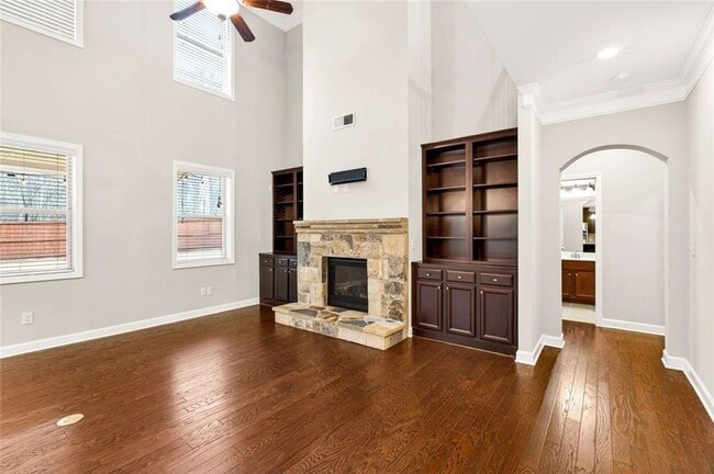 Building Photo - 4930 Alexandria Ave