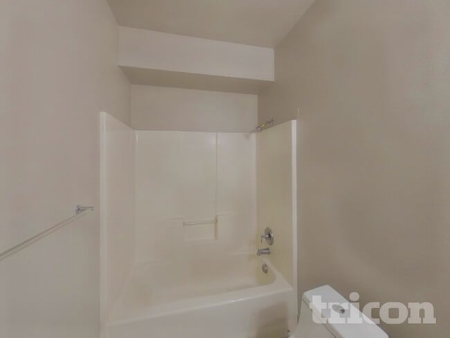 Building Photo - 2525 W 10th St