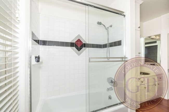 Building Photo - Noe Valley - 2 BR, 1 BA Condo 965 Sq. Ft. ...