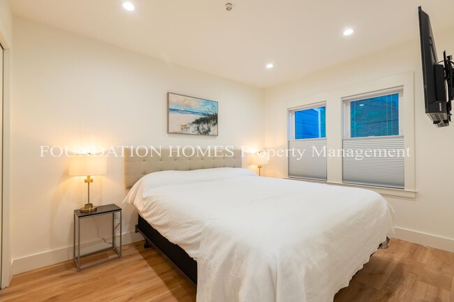 Building Photo - Newly Remodeled - Luxury Finishes - Downtown - 1BR/1BA - FOUNDATION