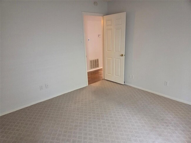 Building Photo - 8111 Baywood Dr
