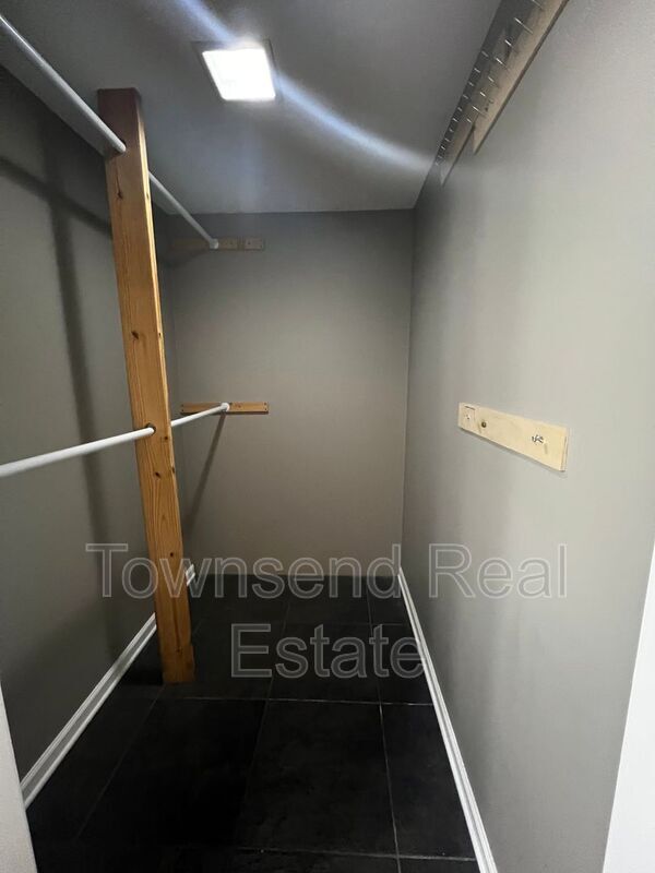 Building Photo - 204 Woodside Ave