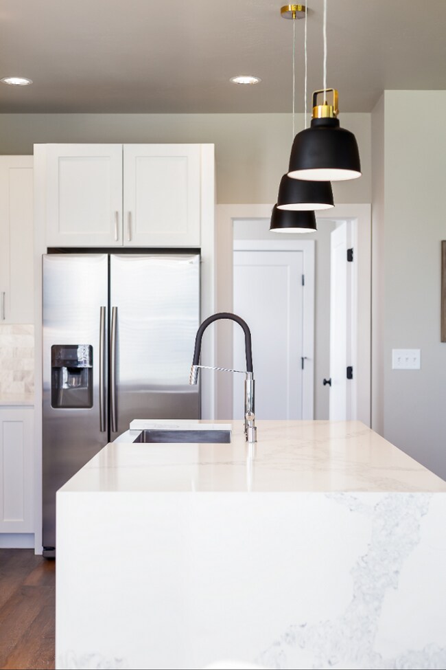 Building Photo - Fully Furnished New 5 Bed, 3 Bath Modern Home with over 3,241 Sq. Ft. on 2 Acres- MEAD SCHOOL DIS...