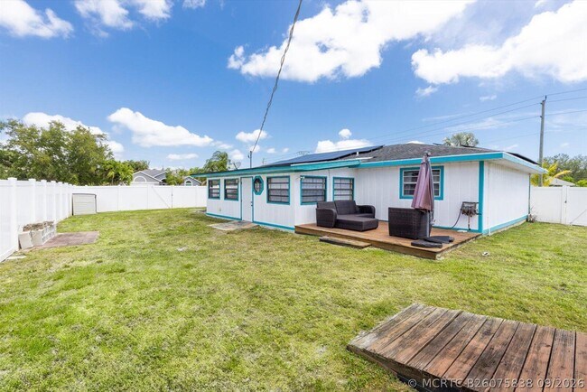 Building Photo - 1430 SE Ocean Ln