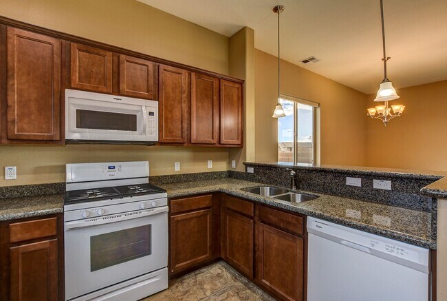Building Photo - 3 Bed 2 Bath Home with 2.5 Car Garage for Rent in Granville!
