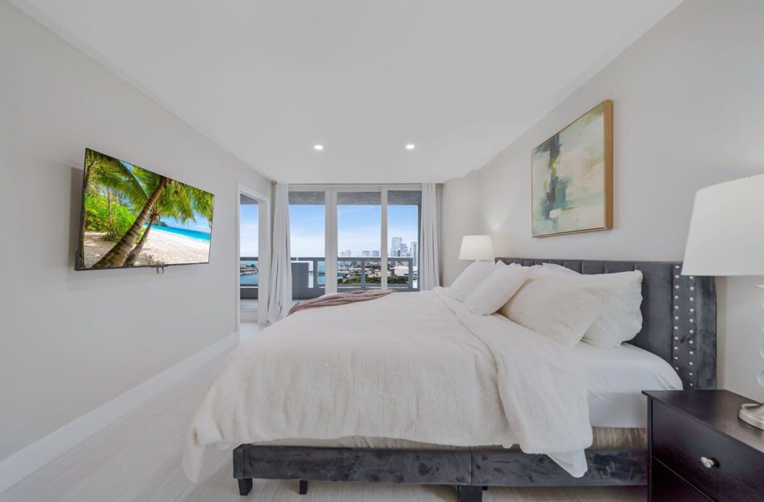 Building Photo - 1717 N Bayshore Dr