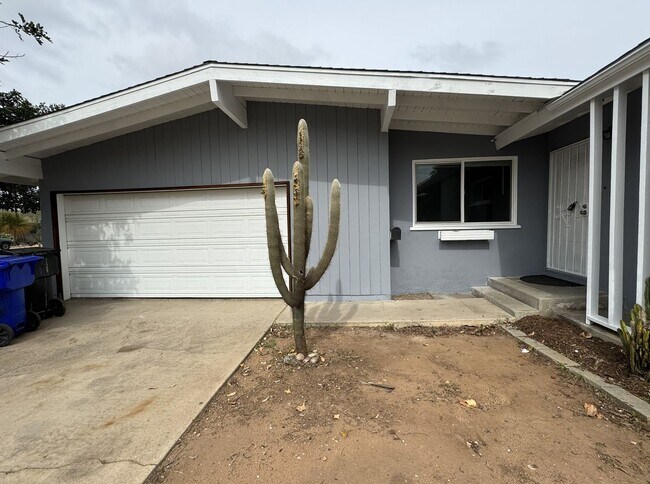 Building Photo - 4 Bedroom / 2 Bathroom home for rent