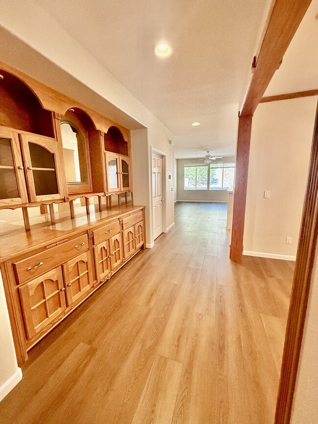 Building Photo - 596 Eskaton Cir