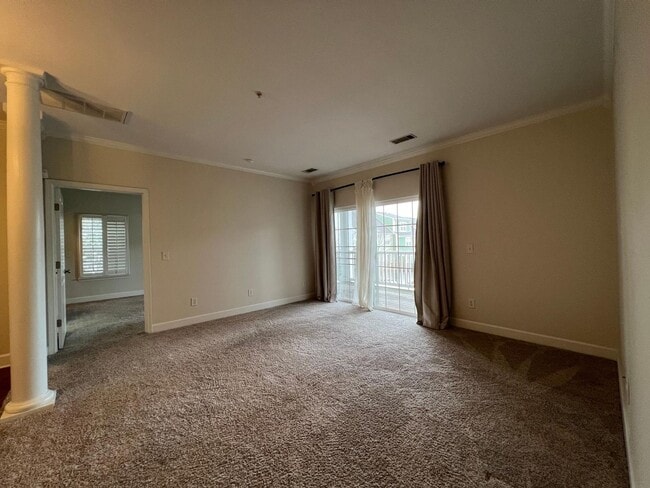 Building Photo - 2 bed 2 bath Lenox village condo