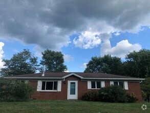 Building Photo - 3 bedroom ranch home Available August 2025...