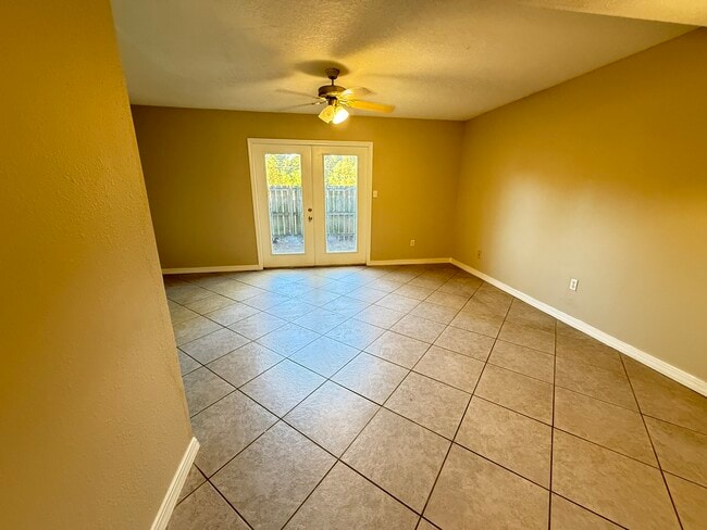 Building Photo - 1625 Martin Bluff Rd